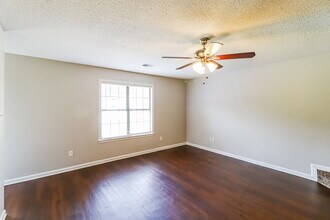 7133 Butterfly Dr in Memphis, TN - Foto de edificio - Building Photo