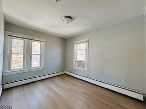 32 Union Pl in Newton, NJ - Building Photo - Building Photo