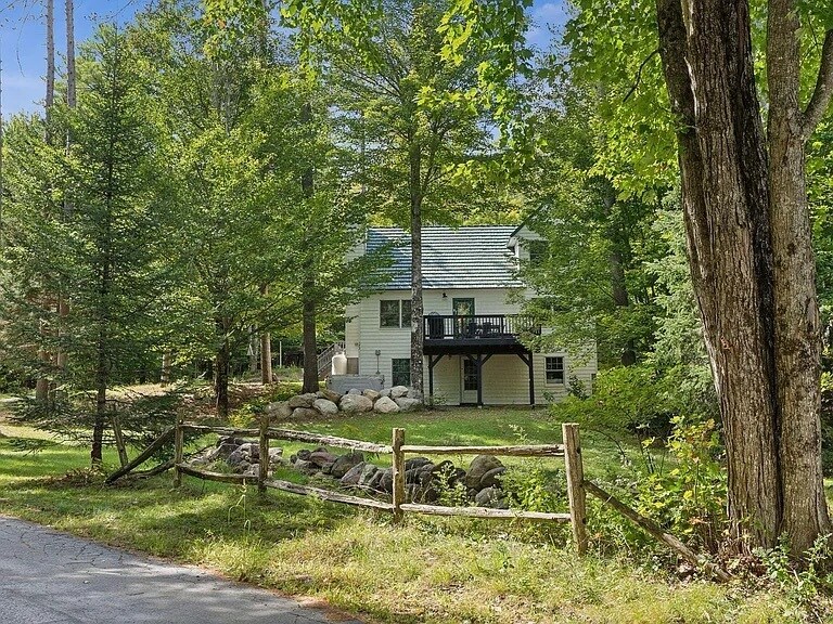 373 Vernon St in Bethel, ME - Building Photo