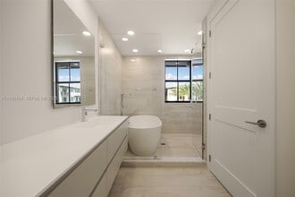 7498 SW 100th St in Pinecrest, FL - Building Photo - Building Photo