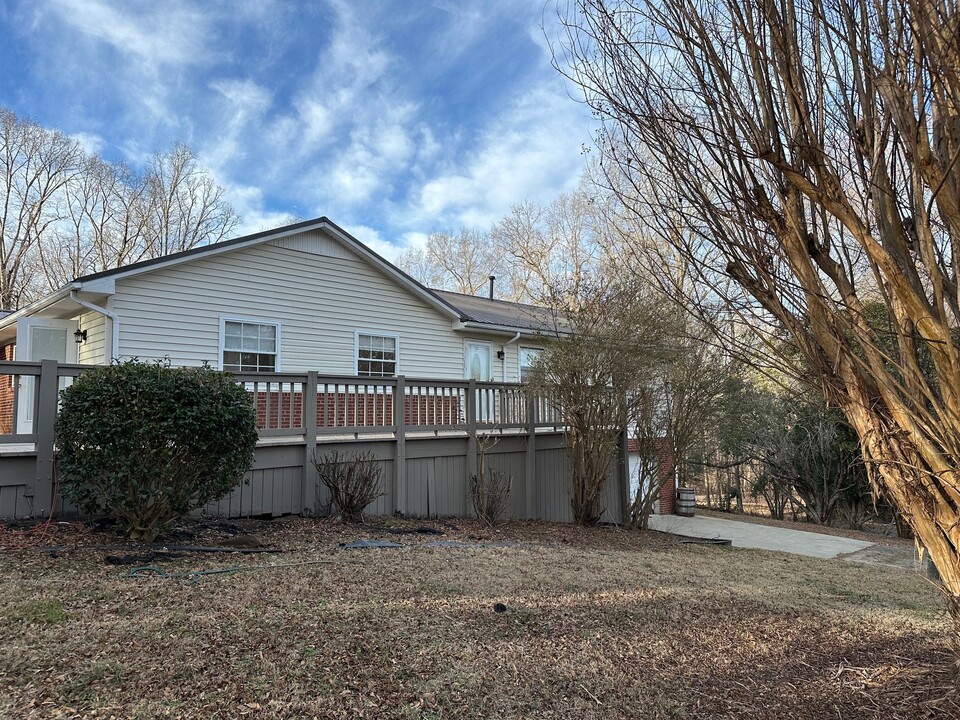 220 Gilliland Dr in Danville, VA - Building Photo