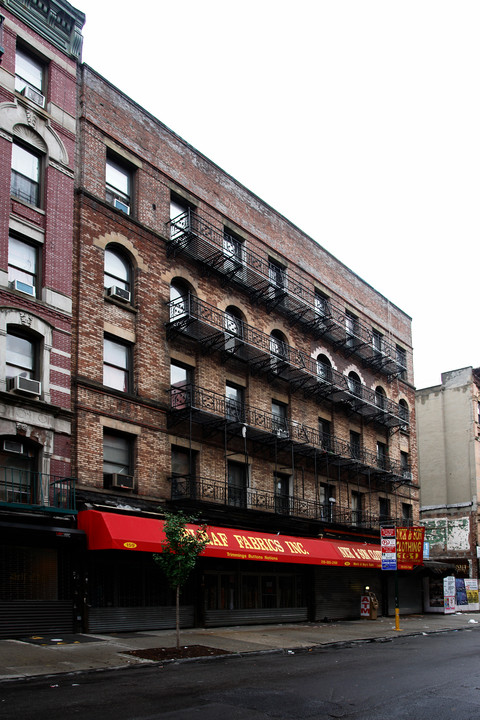 166 Allen St in New York, NY - Building Photo