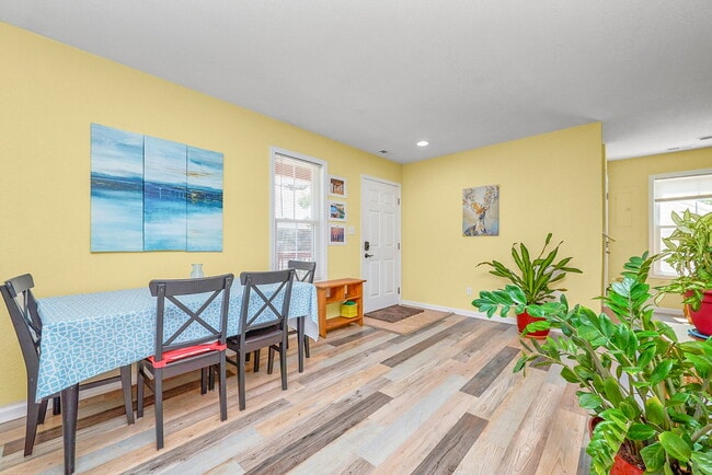 9573 6th Bay St in Norfolk, VA - Foto de edificio - Building Photo