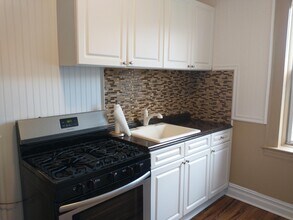 276 Oriental Pl, Unit 4 in Lyndhurst, NJ - Building Photo - Building Photo