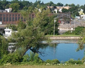 246 E 2nd St in Oswego, NY - Foto de edificio - Other