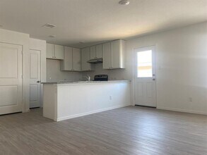 7102 Satellite Wy in San Antonio, TX - Building Photo - Building Photo