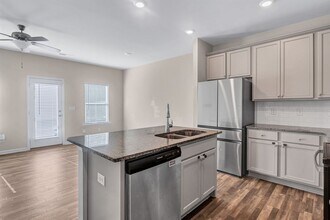 585 McWilliams Rd SE, Unit AUCMHZ in Atlanta, GA - Building Photo - Building Photo