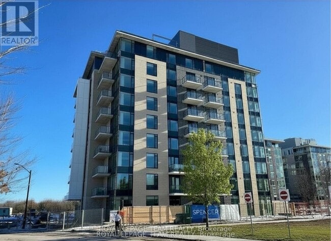 property at 360 Deschâtelets Ave.