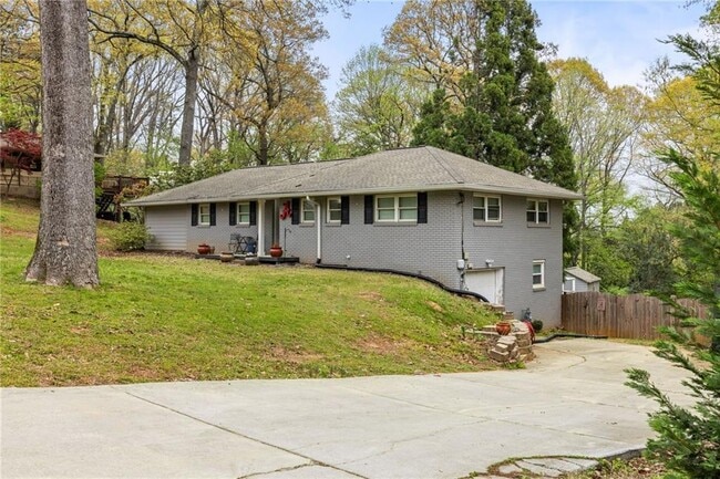 2341 Elmwood Cir SE in Atlanta, GA - Foto de edificio - Building Photo