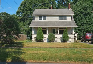 2335 Buckeye Cir in Youngstown, OH - Building Photo