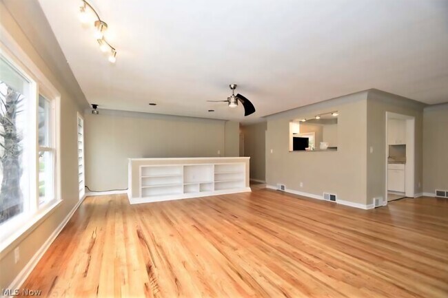 23728 Glenhill Dr in Beachwood, OH - Building Photo - Building Photo
