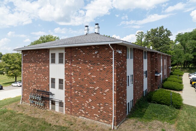 Inner Circle Condominiums in Brunswick, OH - Building Photo - Building Photo