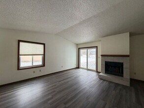 1302 Sunset St in Iowa City, IA - Building Photo - Building Photo