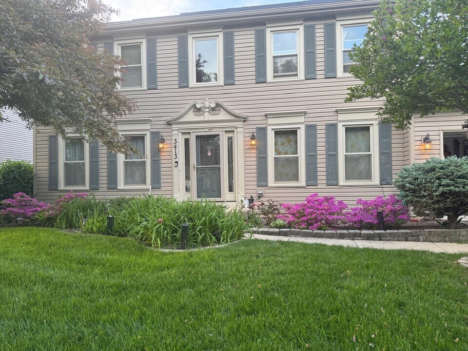 3413 Charlemaine Dr in Aurora, IL - Building Photo