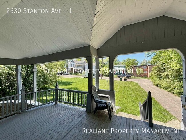 2630 Stanton Ave in Cincinnati, OH - Foto de edificio - Building Photo