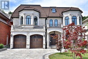 126 Beechwood Ave in Toronto, ON - Building Photo