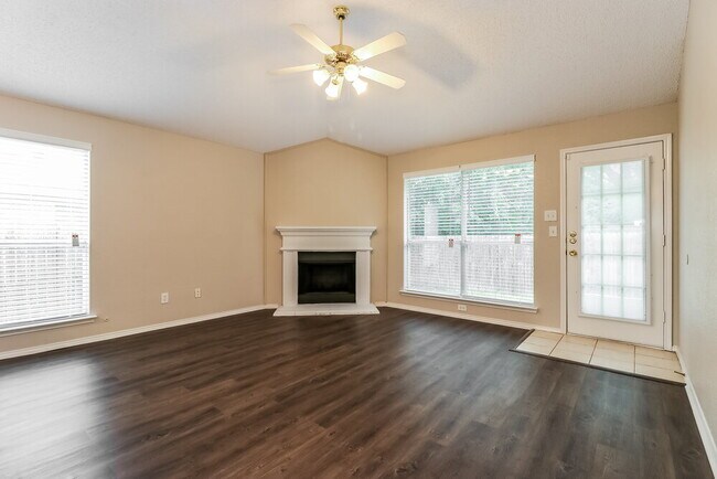 2624 Brea Canyon Rd in Fort Worth, TX - Building Photo - Building Photo