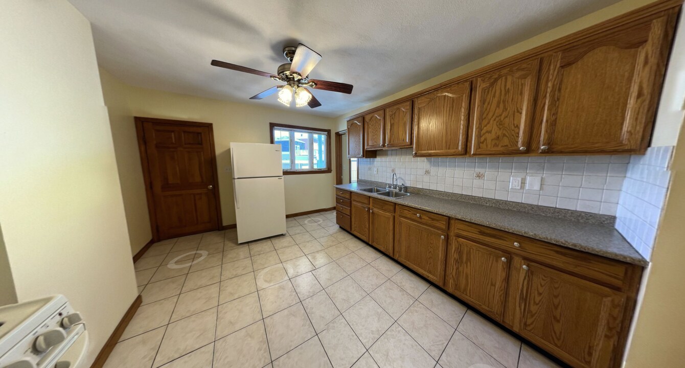 225 Holland St, Unit 2 in Somerville, MA - Building Photo