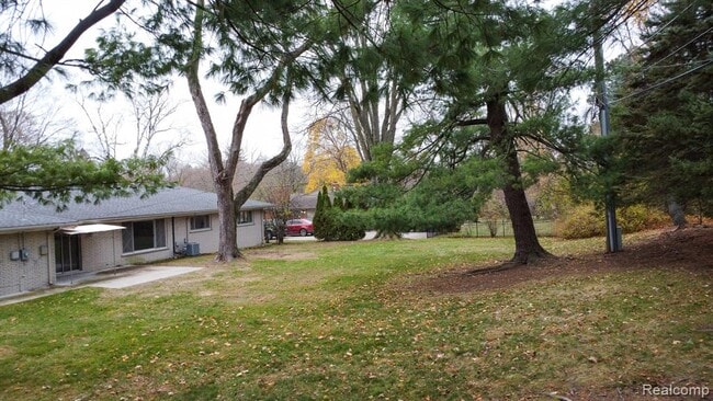 851 Helston Rd in Bloomfield Hills, MI - Building Photo - Building Photo