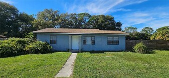 1007 N 39th St in Fort Pierce, FL - Building Photo
