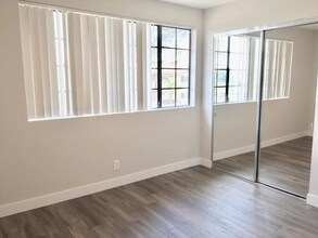 514 E Valencia Ave in Burbank, CA - Building Photo - Building Photo