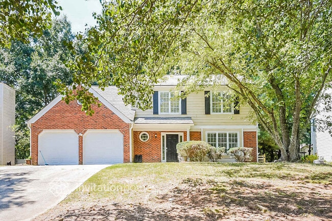 property at 2640 Woodside Dr