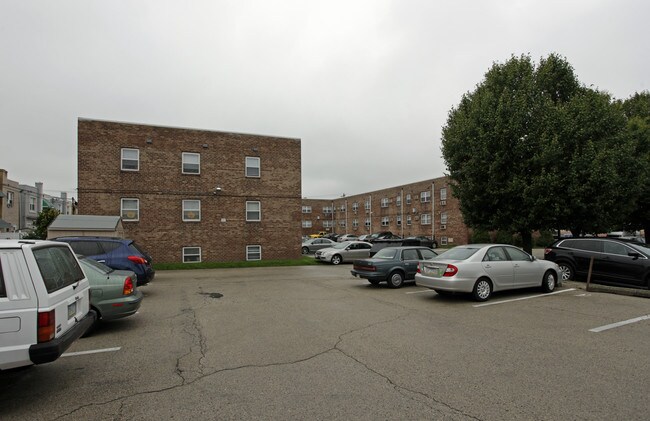 Oregon Court Apartments in Philadelphia, PA - Building Photo - Building Photo