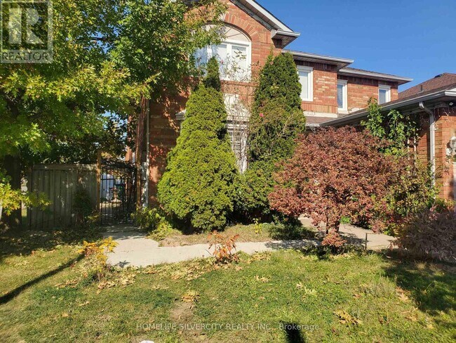 700 Peter Robertson Blvd in Brampton, ON - Building Photo - Building Photo