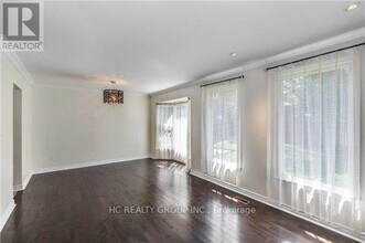 71 Couperthwaite Crescent in Markham, ON - Building Photo - Building Photo