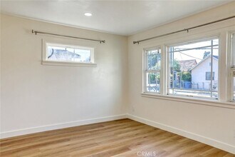 950 E 48th St, Unit NA-1257 in Los Angeles, CA - Building Photo - Building Photo