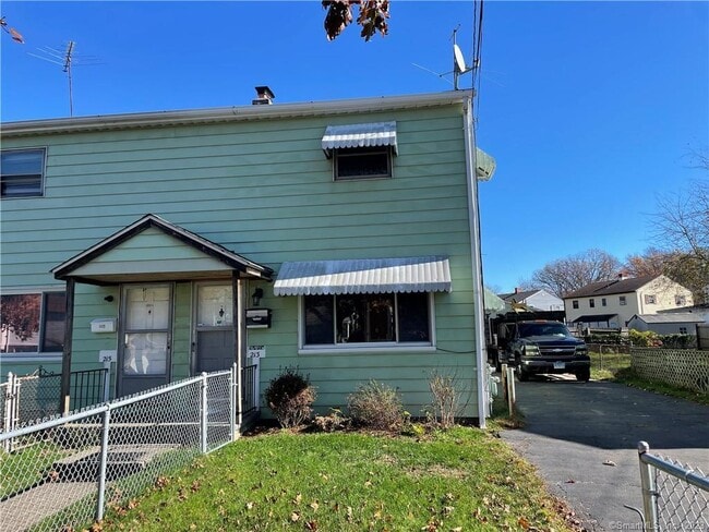 213 Larkin Ct in Stratford, CT - Building Photo - Building Photo