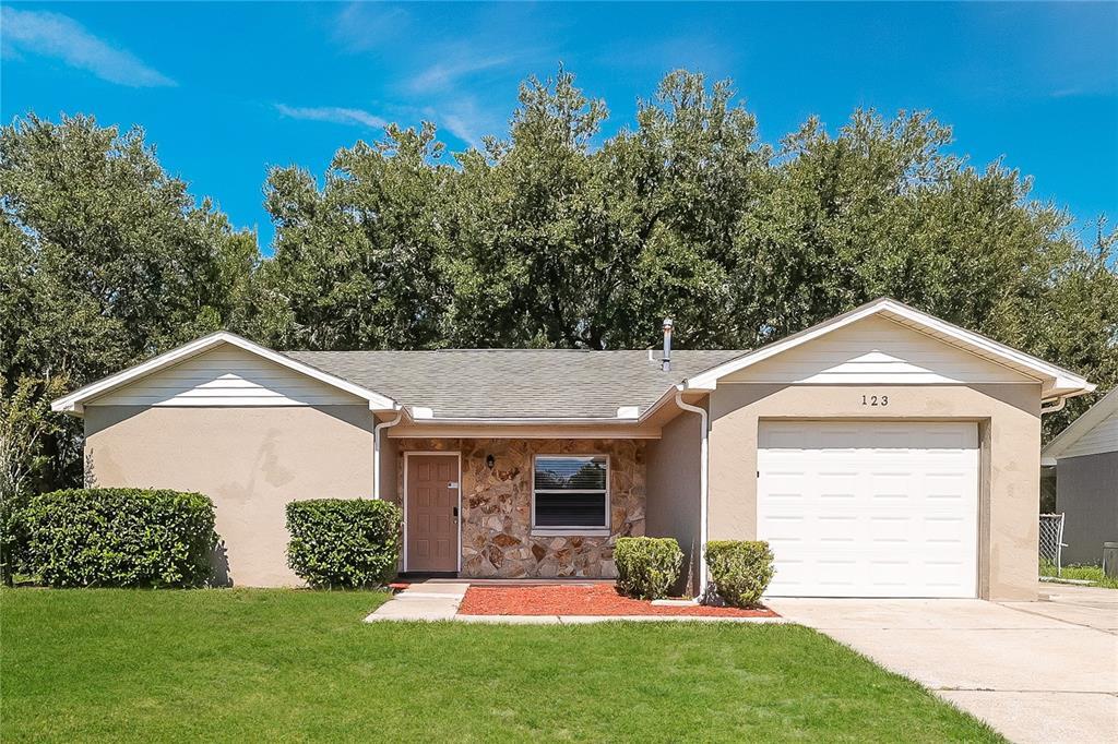 1862 Joyner Dr in Deltona, FL - Building Photo