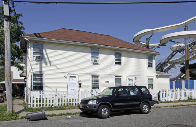 15-17 Highland Ave in Keansburg, NJ - Foto de edificio - Building Photo