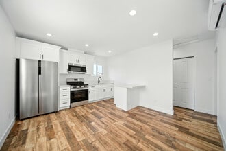 521 1/2 W 78th St in Los Angeles, CA - Building Photo - Building Photo