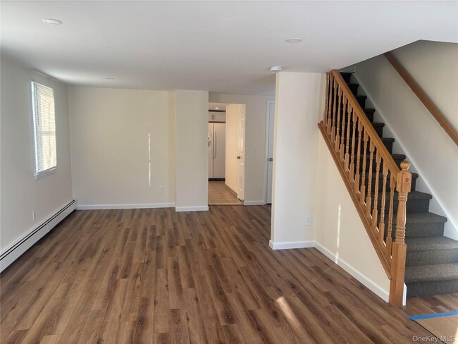 215 E Lakewood St in Patchogue, NY - Building Photo - Building Photo