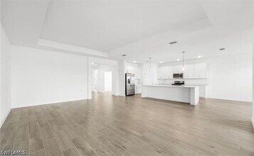 19100 Hanley Blvd in Estero, FL - Building Photo - Building Photo