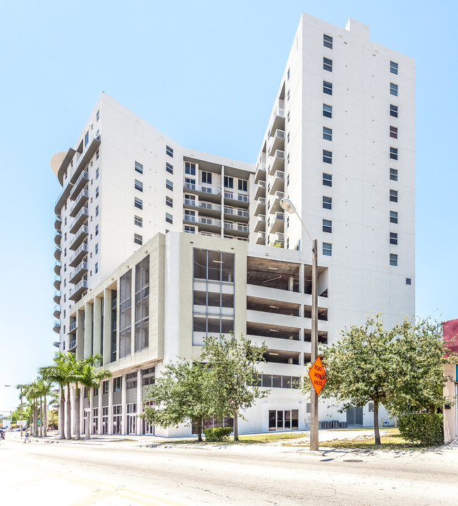 1 Glen Royal Pky in Miami, FL - Building Photo - Building Photo