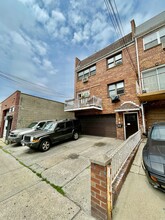 5907 59th Dr in Maspeth, NY - Building Photo - Building Photo