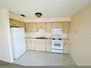 4351 Tahitian Gardens Cir in Holiday, FL - Building Photo - Building Photo