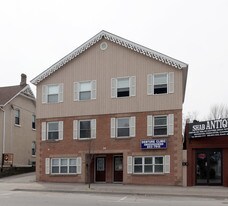 34 Main St S in Newmarket, ON - Building Photo