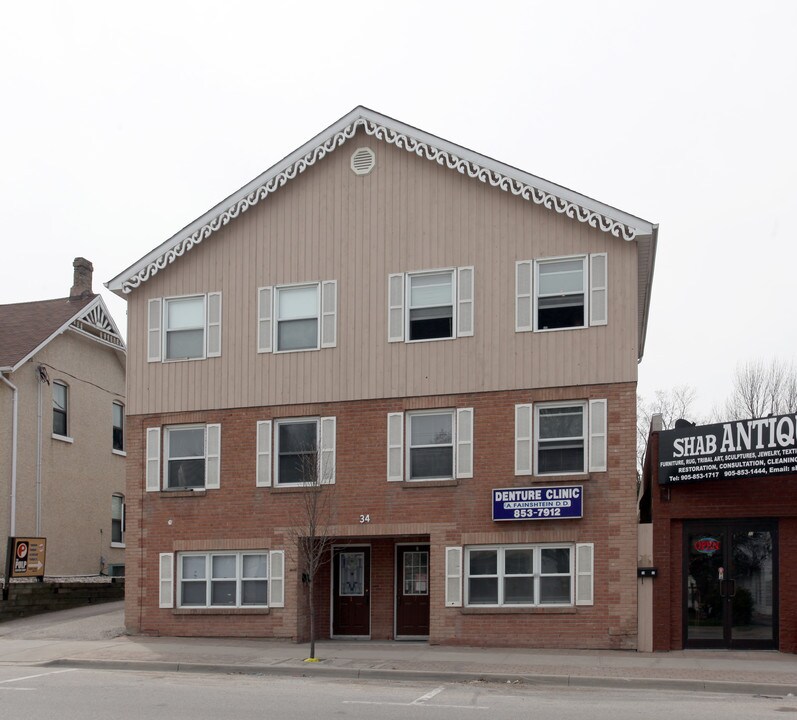 34 Main St S in Newmarket, ON - Building Photo
