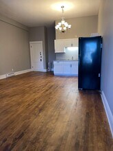 19 W Central St, Unit 1 in Chippewa Falls, WI - Foto de edificio - Building Photo