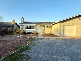 8715 Windsor Rd in Windsor, CA - Building Photo