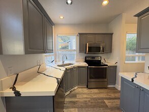 12982 SW Kameron Way in Tigard, OR - Building Photo - Building Photo