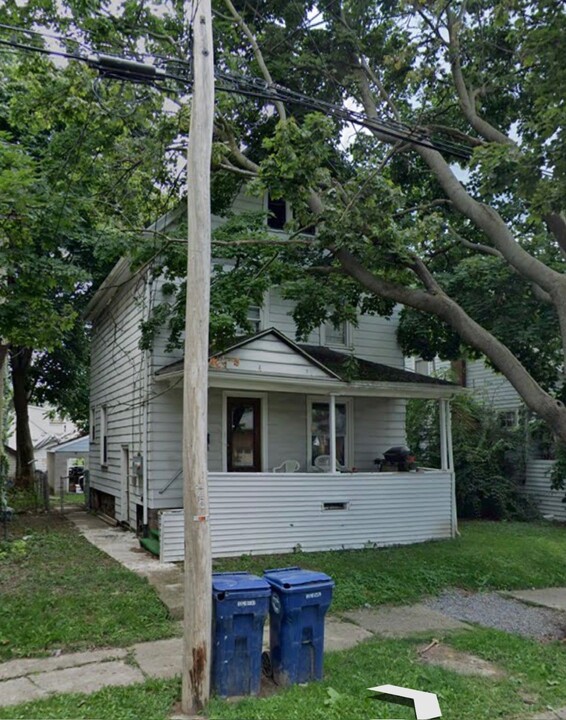 1713 La Salle Ave in Niagara Falls, NY - Building Photo