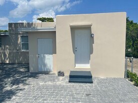 5800 Taylor St in Hollywood, FL - Building Photo