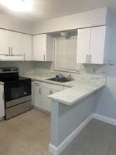 7631 Venetian St, Unit A in Miramar, FL - Building Photo - Building Photo