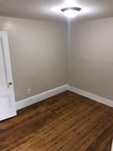 1 Terrace Pl, Unit L33 in Boston, MA - Foto de edificio - Building Photo