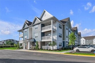 1732 Dromolin Dr, Unit 305 in Virginia Beach, VA - Building Photo - Building Photo