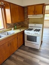 1002 Easton Ave in Waterloo, IA - Building Photo - Building Photo